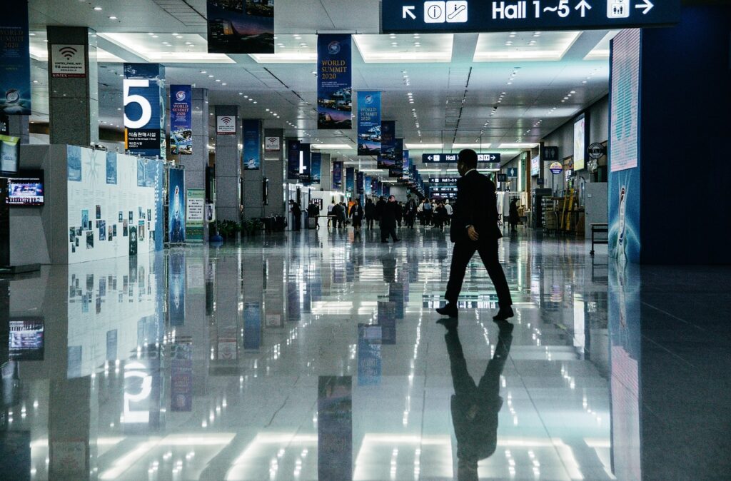 g1a4e370d985d4c835e1af27c45d0a822b62034631dabffb65ebe5274443112a86172a13fecc7fb576ec776f02f333c98367cddeb58c4319578cb06e35b0d53c1 1280 4860040 building, convention center, industrial fair, architecture, modern, human, reflection, convention center, convention center, convention center, convention center, convention center
